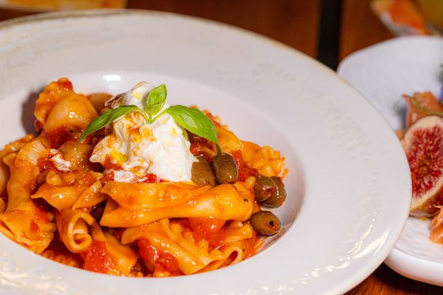 Salade de pâtes à l'italienne avec tomates séchées : recette facile Salade de pâtes à l'italienne avec tomates séchées : recette facile