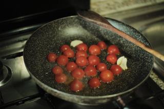 Aliments qui rendent heureux : ce que la science dit sur nourriture et humeur